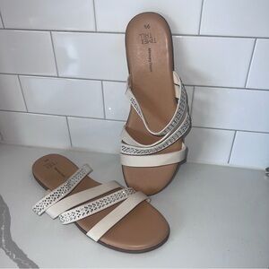 Time and Tru women’s cream slip-on Memory Foam Rhinestone Sandals size 9.5